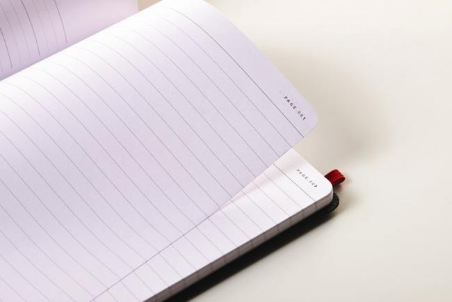 Блокнот OXFORD Black n´Red A6 72л линейка фикс.резинка карман твердая обложка