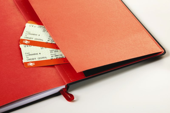 Блокнот OXFORD Black n´Red A6 72л линейка фикс.резинка карман твердая обложка