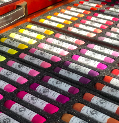 Пастель Mungyo Gallery Handmade Soft Pastel сухая круглая 200 цветов профессиональная в деревянном кейсе купить в художественном магазине ArtCraft.Space с доставкой по всему миру