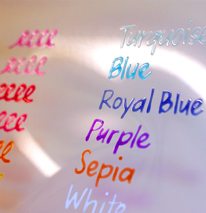 Глянцевая ручка-контур Sakura Glaze 3D Roller Blue для всех поверхностей синяя купить в магазине для скетчинга и лететринга ArtCraft.Space с доставкой по РФ и СНГ