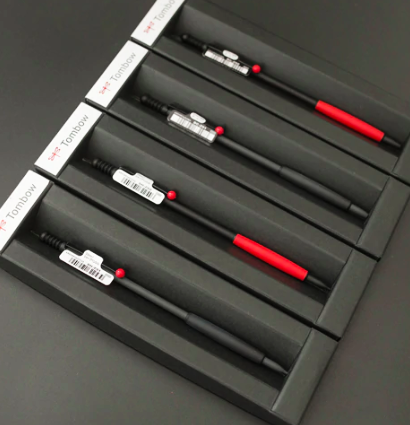 Механический карандаш Tombow ZOOM 707 (0.5 мм), черно-красный корпус купить в художественном магазине ArtCraft.Space с доставкой по РФ и СНГ