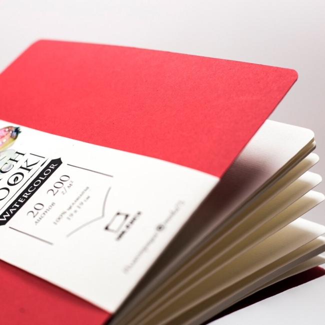 Скетчбук для акварели Малевичъ Waterfall бордовый 19х19 см / 20 листов / 200 гм купить в художественном магазине ArtCraft.Space с доставкой по всему миру