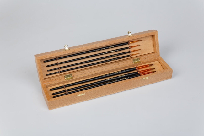 Набор кистей для рисования Roubloff №12 колонок круглые и плоская 8 штук в деревянной шкатулке купить в художественном магазине ArtCraft.Space с доставкой по РФ и СНГ