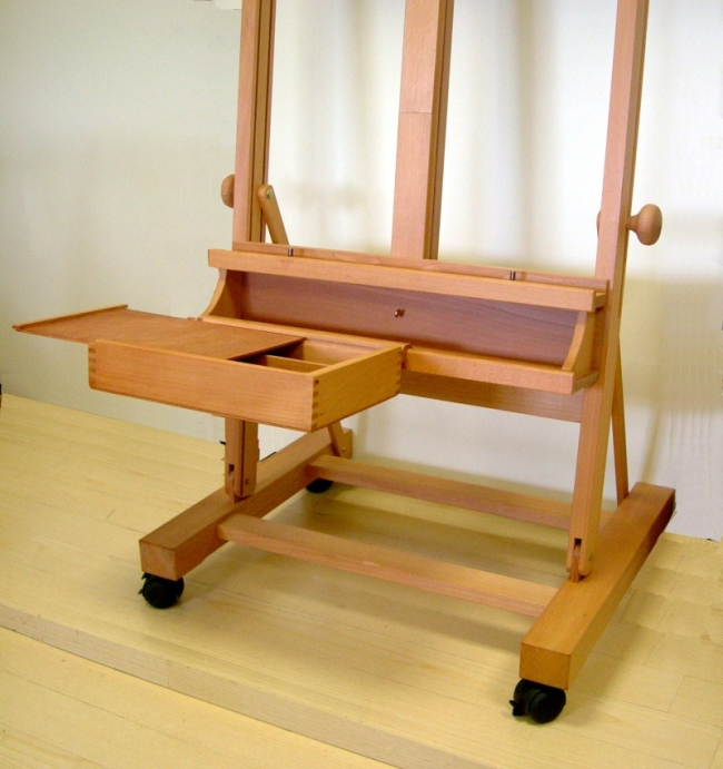 Ящик художника ( 25х33 см), крепящийся к мольберту