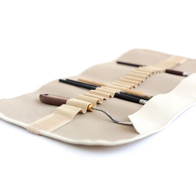 Пенал-свиток Малевичъ бежевый для кистей и других художественных принадлежностей купить в художественном магазине ArtCraft.Space с доставкой по всему миру