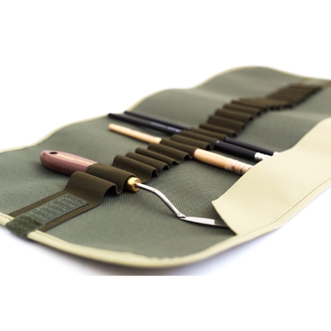 Пенал-свиток Малевичъ зелёный для кистей и других художественных принадлежностей купить в художественном магазине ArtCraft.Space с доставкой по всему миру