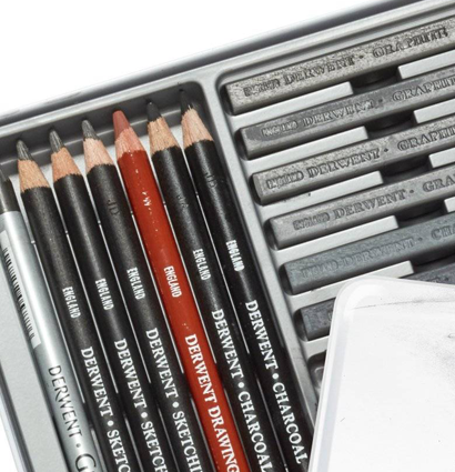 Набор для графики Derwent Sketching Collection 24 предмета в пенале (карандаши, графит, блоки) купить в магазине товаров для художников ArtCraft.Space с доставкой по РФ и СНГ