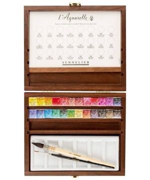 Sennelier Набор акварельных красок Artists "Deluxe" в полукюветах, 24 цвета, аксессуары, деревянная коробка Sennelier Набор акварельных красок Artists "Deluxe" в полукюветах, 24 цвета, аксессуары, деревянная коробка