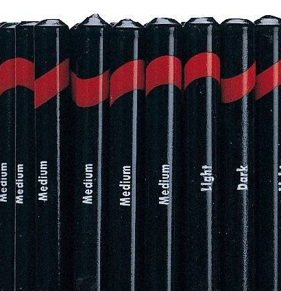 Набор угольных карандашей Derwent Charcoal 72 штуки в фирменном тубусе купить в магазине товаров для художников ArtCraft.Space с доставкой по РФ и СНГ