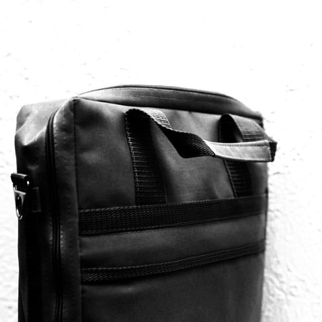 Сумка-чехол для этюдника Малевичъ МЛ-133 чёрная с ремнём и карманами купить в художественном магазине ArtCraft.Space с доставкой по всему миру Сумка-чехол для этюдника Малевичъ МЛ-133 чёрная с ремнём и карманами купить в художественном магазине ArtCraft.Space с доставкой по всему миру