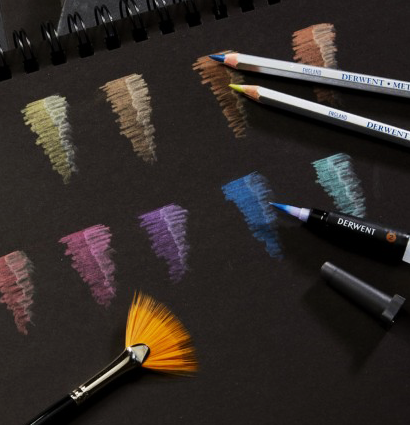 Набор цветных карандашей с цветом металлик Derwent Metallic 12 штук в фирменном пенале купить в художественном магазине ArtCraft.Space с доставкой по РФ и СНГ