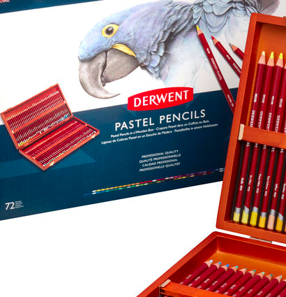 Набор пастельных карандашей Derwent Pastel Pencils 72 цвета в деревянном кейсе купить в фирменном художественном магазине ArtCraft.Space с доставкой по РФ и СНГ