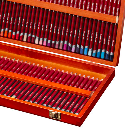 Набор пастельных карандашей Derwent Pastel Pencils 72 цвета в деревянном кейсе купить в фирменном художественном магазине ArtCraft.Space с доставкой по РФ и СНГ