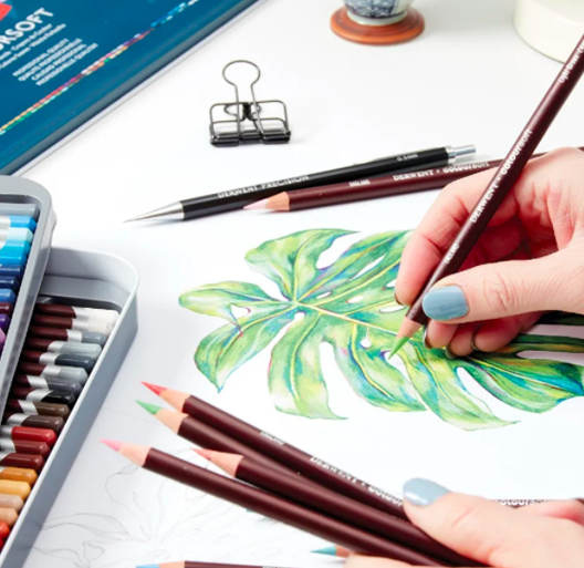 Набор цветных карандашей Coloursoft Derwent 48 цветов в кейсе купить в магазине товаров для художников ArtCraft.Space с доставкой по РФ и СНГ