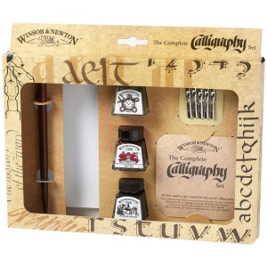 Набор для каллиграфии  (тушь - 3 шт., наконечники для каллиграфии - 5 шт., деревянная ручка для перьев - 1 шт., блокнот - 1 шт., инструкция - 1 шт.) в картонной коробке