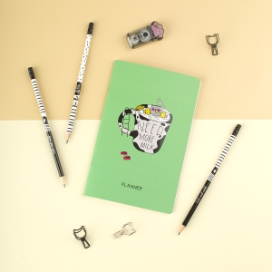 Планер недатированный, 32л., 135*210мм, на скобе MESHU "Milk pool", матовая ламинация, выборочный лак