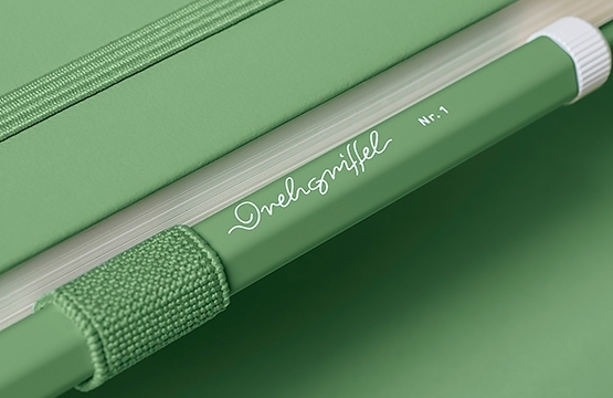 Ручка шариковая Leuchtturm1917 Drehgriffel Nr. 1 - цвет чернил: Королевский синий (0.7мм.), цвет корпуса: Шалфей (алюминий)