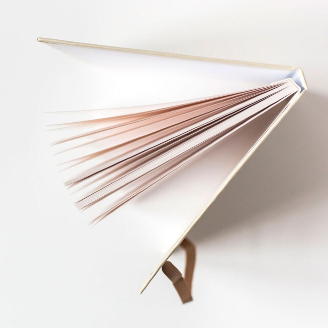 Скетчбук Малевичъ для маркеров "Fashion" кремовый с твёрдой обложкой 15х15 см / 80 листов / 75 гм купить в художественном магазине ArtCraft.Space с доставкой по РФ и СНГ Скетчбук Малевичъ для маркеров "Fashion" кремовый с твёрдой обложкой 15х15 см / 80 листов / 75 гм купить в художественном магазине ArtCraft.Space с доставкой по РФ и СНГ