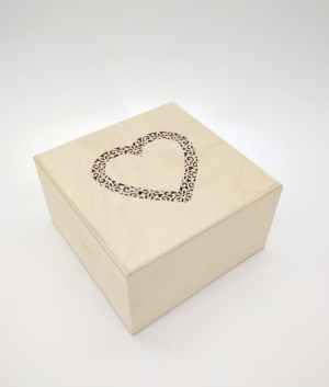 Заготовка для декорирования шкатулка с ажурным сердцем 18х18х9см,