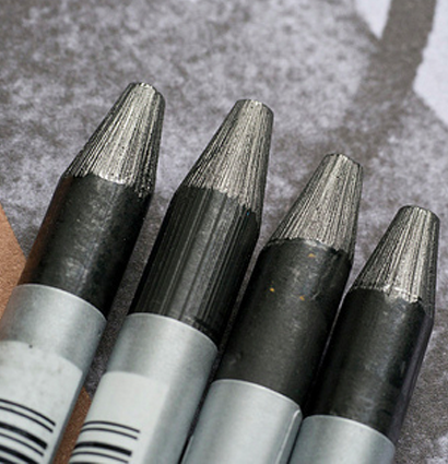 Набор графитовых карандашей Derwent Graphitone 4 штуки с ластиком и точилкой купить в художественном магазине ArtCraft.Space с доставкой по РФ и СНГ