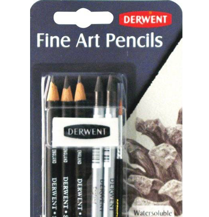 Набор чернографитных водорастворимых карандашей Derwent Sketching Watersoluble с точилкой, кистью и ластиком купить в магазине ArtCraft.Space с доставкой по РФ и СНГ