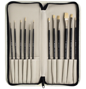 Набор кистей Тициан в пенале, бежевый, 12 шт. Состав набора: пенал "Малевичъ" для хранения кистей размер 15,5х37 см, цвет - бежевый, кисти Тициан круглые №0, 1,5, 2,5, 4, плоская №2, 4, 6, 10, 14, 20, плоскоовальная №8, скошенная №12.